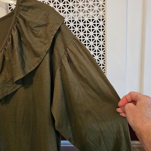 NWT In Resource Olive Ruffle Front Button Shirt - Picture 4 of 8